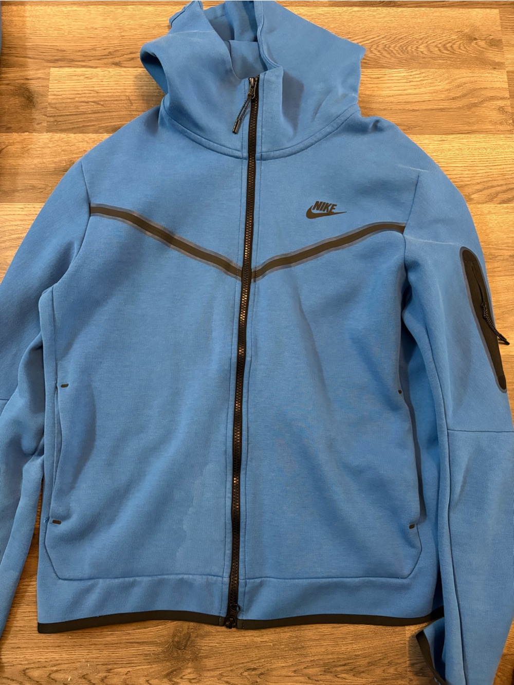 Men’s Nike tech